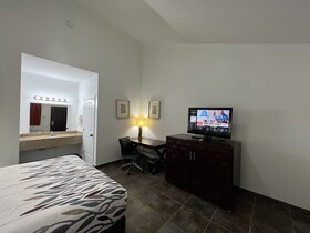 Bass Inn Motel