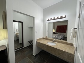 Bass Inn Motel