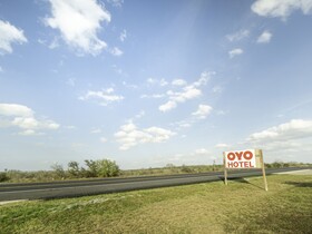 Hotel Three Rivers TX Hwy 72 by OYO Rooms
