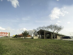 Hotel Three Rivers TX Hwy 72 by OYO Rooms