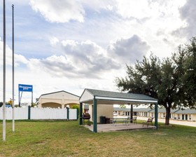 OYO Hotel Three Rivers TX US-281