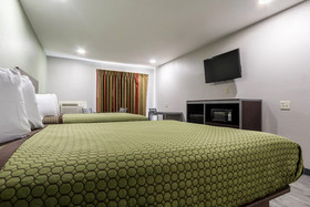 Scottish Inn & Suites