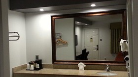 12 Oaks Motor Hotel