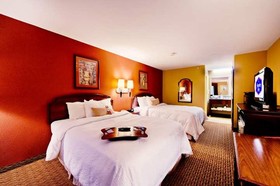 Days Inn & Suites by Wyndham Tyler