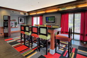 Days Inn & Suites by Wyndham Tyler
