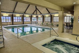 Days Inn & Suites by Wyndham Tyler