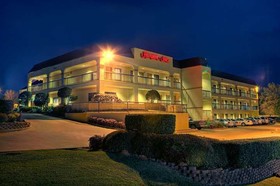 Days Inn & Suites by Wyndham Tyler