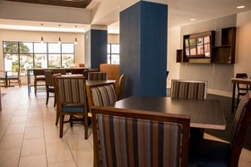 Holiday Inn Express & Suites Tyler North