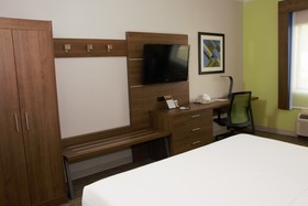Holiday Inn Express & Suites Tyler North