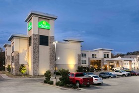La Quinta Inn & Suites by Wyndham Tyler - University Area