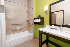 La Quinta Inn & Suites by Wyndham Tyler - University Area