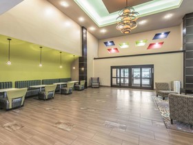 La Quinta Inn & Suites by Wyndham Tyler - University Area