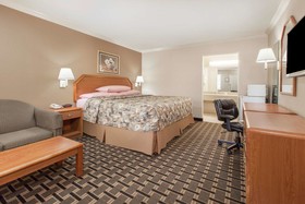 Super 8 by Wyndham Tyler TX