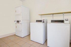 Super 8 by Wyndham Universal City