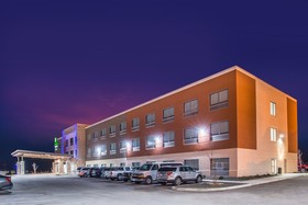 Holiday Inn Express & Suites Van Horn