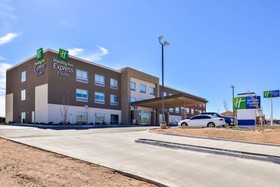 Holiday Inn Express & Suites Van Horn
