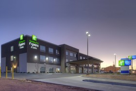 Holiday Inn Express & Suites Van Horn