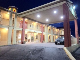 Super 8 by Wyndham Van Horn
