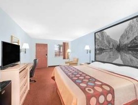 Super 8 by Wyndham Van Horn