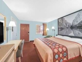 Super 8 by Wyndham Van Horn