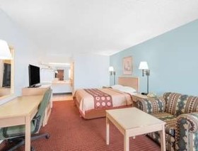 Super 8 by Wyndham Van Horn