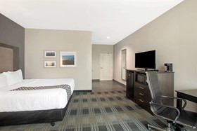 La Quinta Inn & Suites by Wyndham Victoria - South