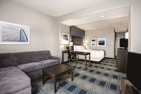 La Quinta Inn & Suites by Wyndham Victoria - South