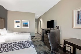 La Quinta Inn & Suites by Wyndham Victoria - South