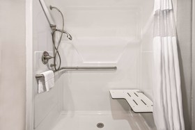 La Quinta Inn & Suites by Wyndham Victoria - South
