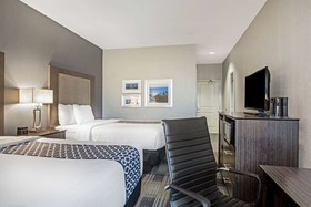 La Quinta Inn & Suites by Wyndham Victoria - South