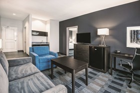 La Quinta Inn & Suites by Wyndham Victoria - South