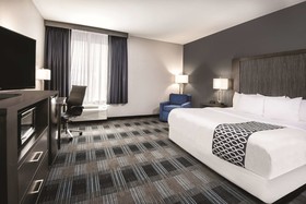 La Quinta Inn & Suites by Wyndham Victoria - South