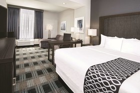 La Quinta Inn & Suites by Wyndham Victoria - South