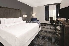 La Quinta Inn & Suites by Wyndham Victoria - South