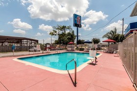 Motel 6 Victoria