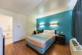 Motel 6 Victoria