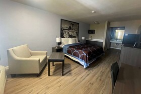 Super 8 by Wyndham Victoria/South/Hwy 59