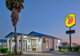 Super 8 by Wyndham Victoria/South/Hwy 59