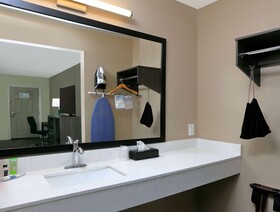 Super 8 by Wyndham Victoria/South/Hwy 59