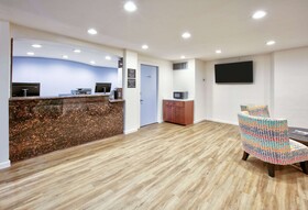 Super 8 by Wyndham Victoria/South/Hwy 59