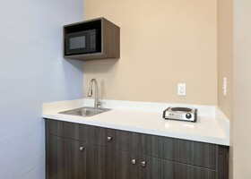Super 8 by Wyndham Victoria/South/Hwy 59