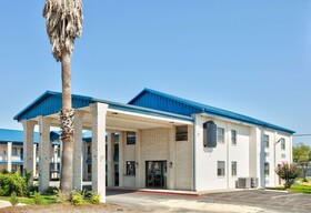 Super 8 by Wyndham Victoria/South/Hwy 59