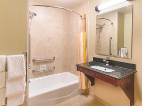 La Quinta Inn & Suites by Wyndham Woodway - Waco South