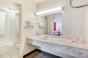OYO Hotel Waco University Area/ I-35
