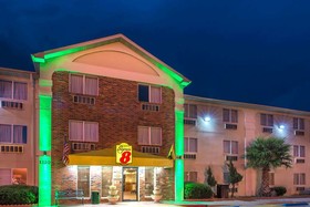 Super 8 by Wyndham Waco University Area