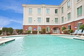 Holiday Inn Express & Suites Waxahachie
