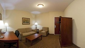 Holiday Inn Express & Suites Waxahachie