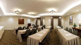 Holiday Inn Express & Suites Waxahachie