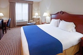 Holiday Inn Express & Suites Waxahachie