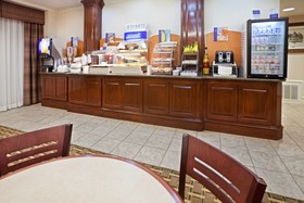Holiday Inn Express & Suites Waxahachie